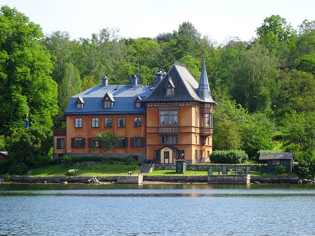 Moderne villa i Frederikshavn med fokus på økonomi i byggeri og drift
